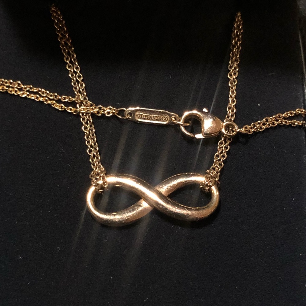TIFFANY & CO. Infinity Pendant Necklace in Rose gold